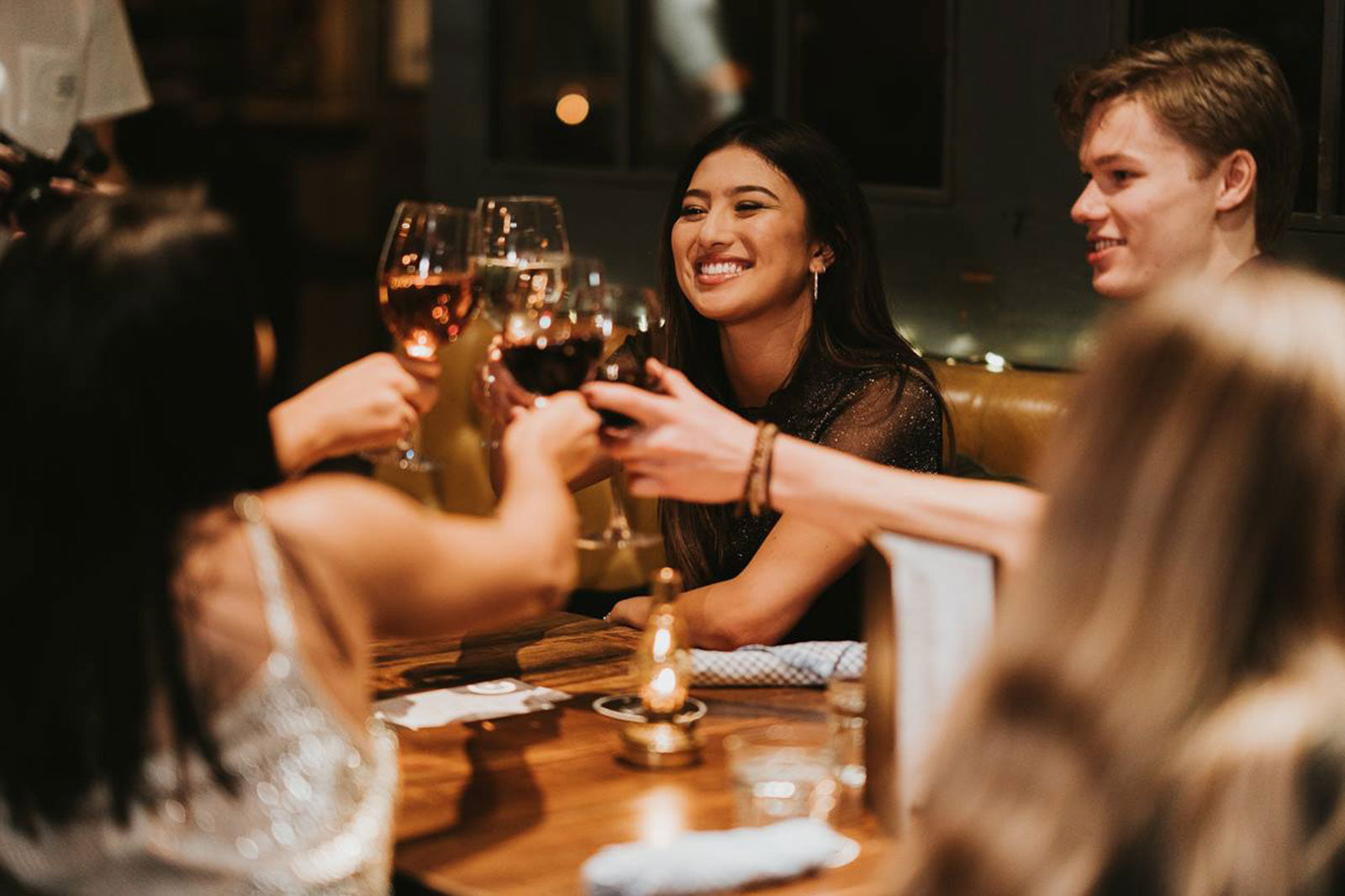 Cocktail Lounge & Attire - Vancouver's Nightlife