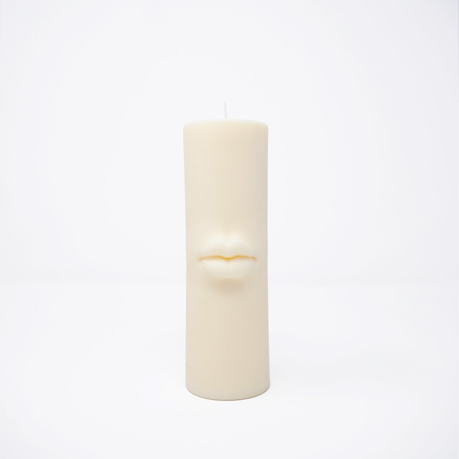 Lips Form Candle, white - Secret Location