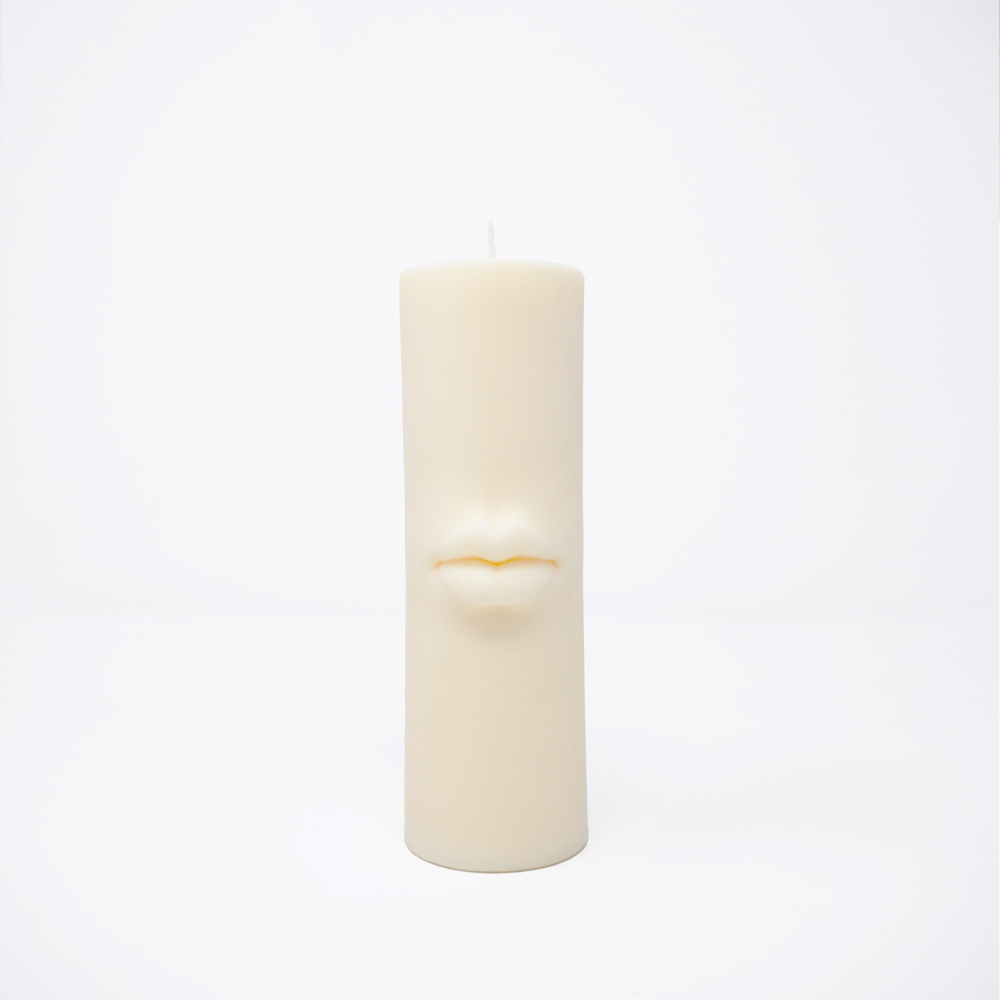 Lips Form Candle, white - Secret Location