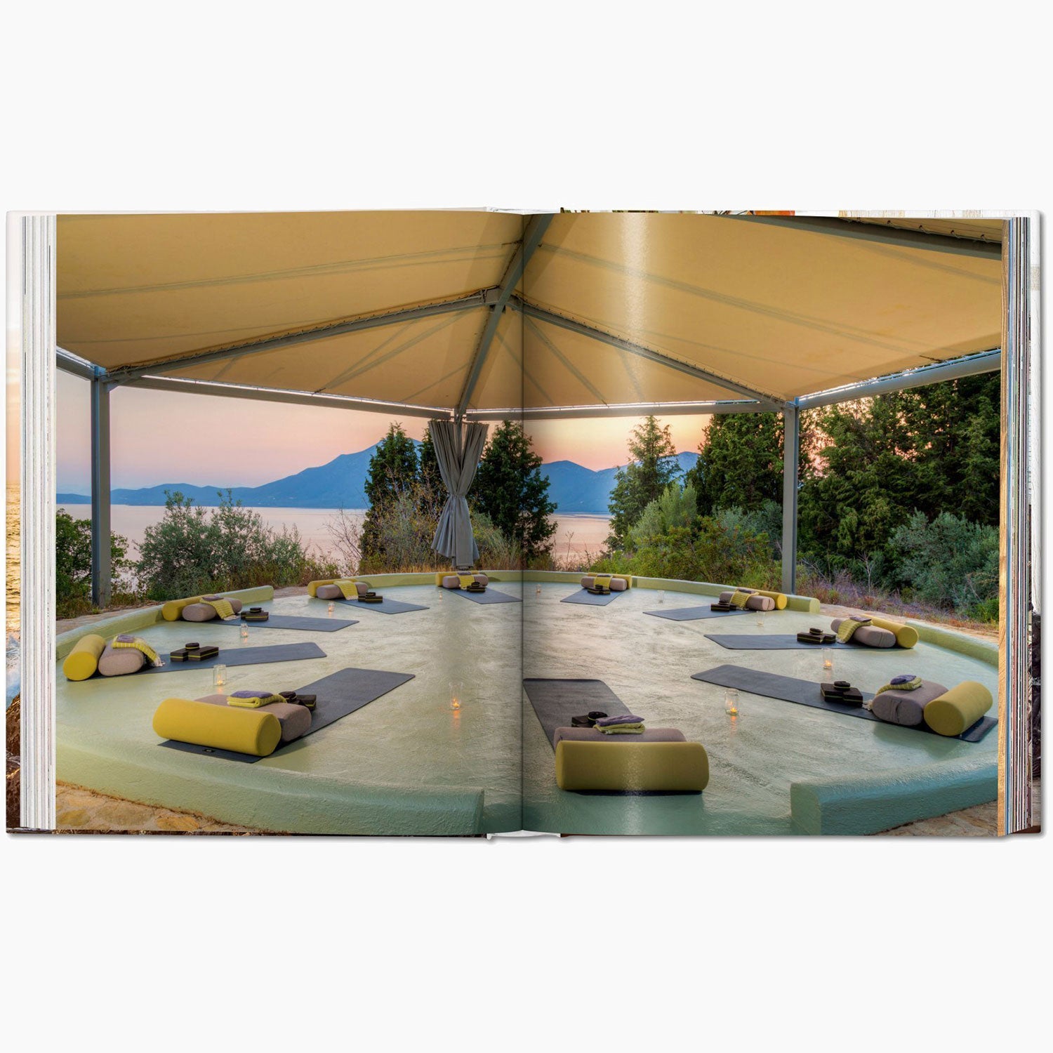 Great Escapes Yoga. The Retreat Book