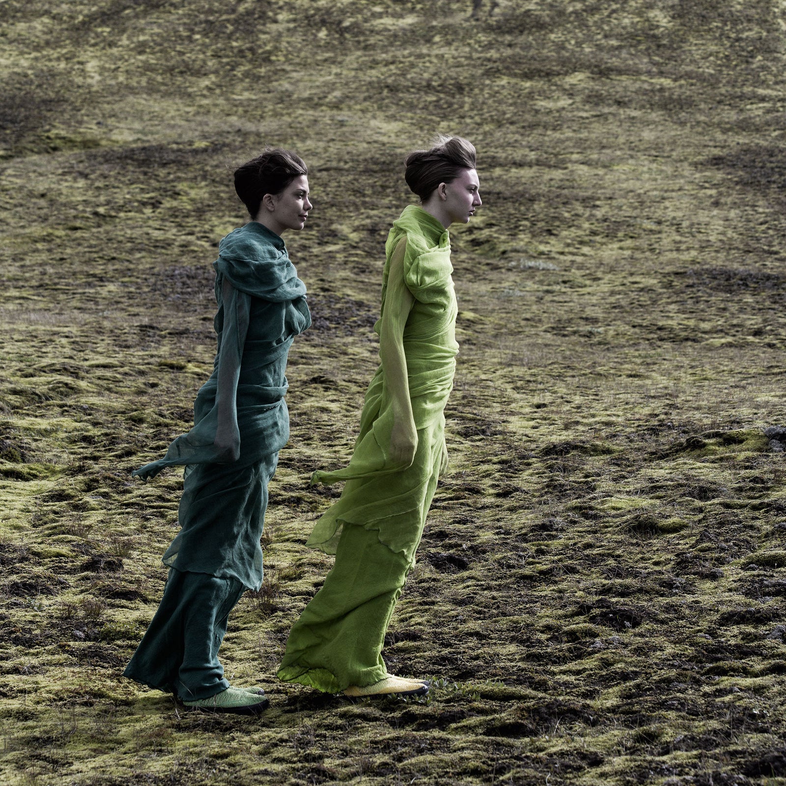 issey-miyake-taschen-literature-secret-location-concept-store